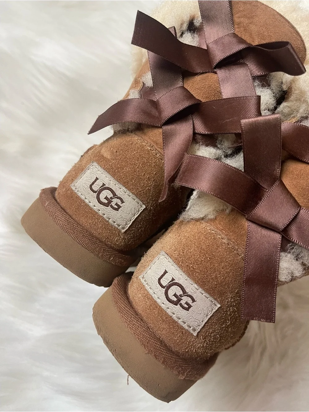 UGG Kids Bailey Bow II Boots Chestnut Suede Sheepskin Girls Size 12 US